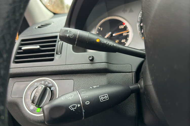 Mercedes C 180 Bardzo zadbana - 100% oryginalny przebieg zdjęcie 27