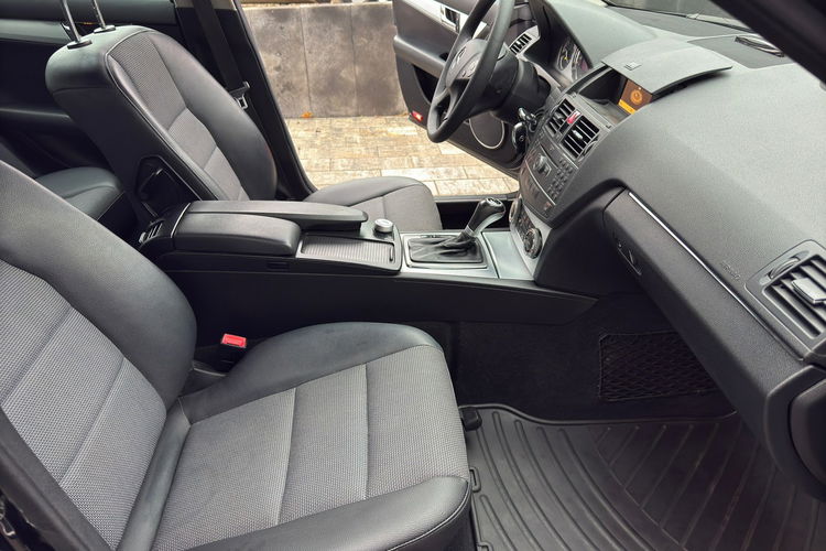 Mercedes C 180 Bardzo zadbana - 100% oryginalny przebieg zdjęcie 5