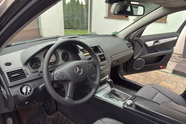 Mercedes C 180 Bardzo zadbana - 100% oryginalny przebieg zdjęcie 9