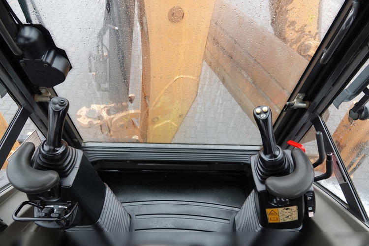 Case 580 ST / KOPARKO-ŁADOWARKA /KOMPLET ŁYŻEK / SPROWADZONA zdjęcie 33