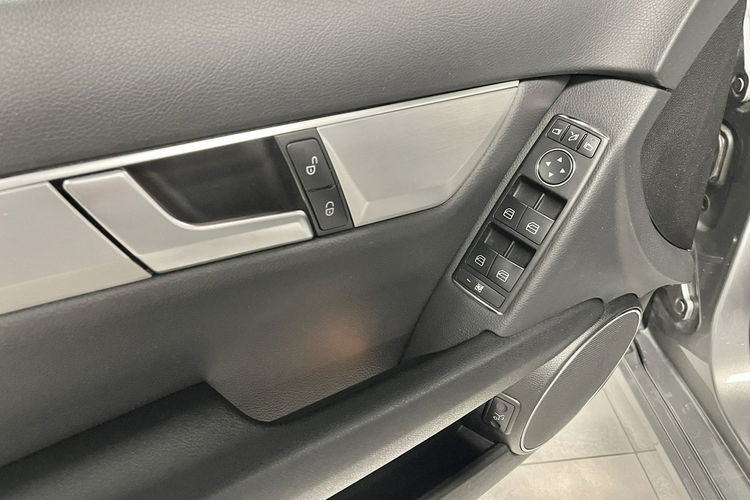 Mercedes C 220 2.2 170KM Automat Lifting Avantgarde Skóry Duża Navi BXenon Z NIEMIEC zdjęcie 19