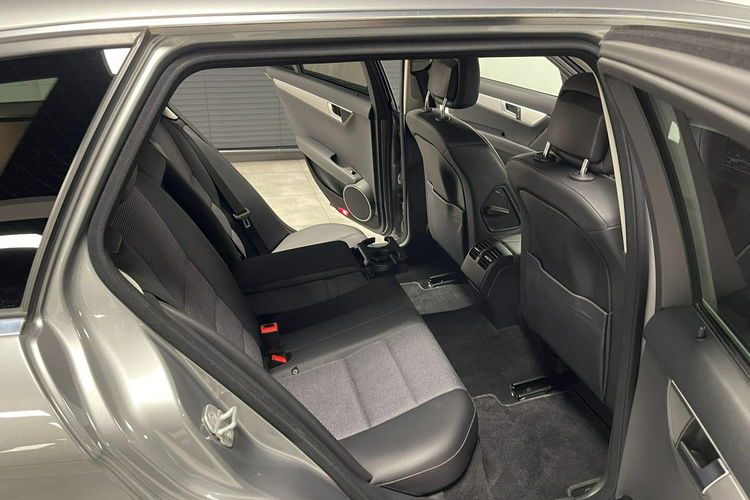Mercedes C 220 2.2 170KM Automat Lifting Avantgarde Skóry Duża Navi BXenon Z NIEMIEC zdjęcie 35