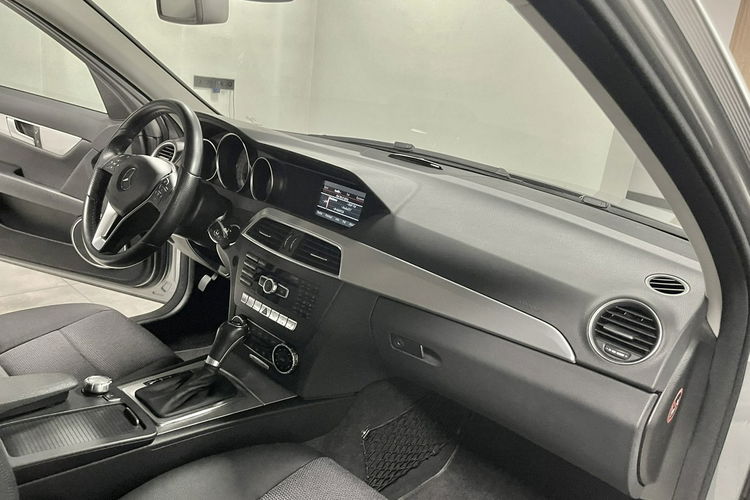 Mercedes C 220 2.2 170KM Automat Lifting Avantgarde Skóry Duża Navi BXenon Z NIEMIEC zdjęcie 36