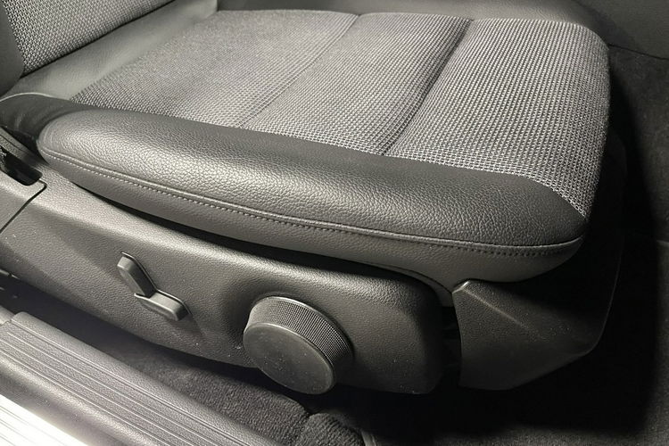 Mercedes C 220 2.2 170KM Automat Lifting Avantgarde Skóry Duża Navi BXenon Z NIEMIEC zdjęcie 37