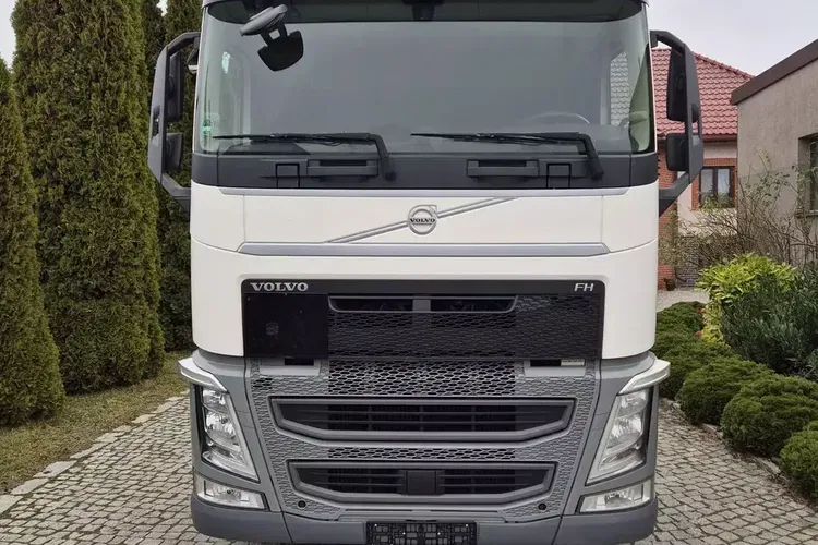 Volvo FH GLOBETROTTER zdjęcie 2