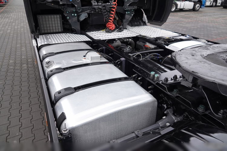 Scania S 520 / V8 / RETARDER / CAŁA NA PODUSZKACH / KLIMA POSTOJOWA / BOGATE WYPOSAŻENIE / PO KONTRAKCIE SERWISOWYM zdjęcie 14