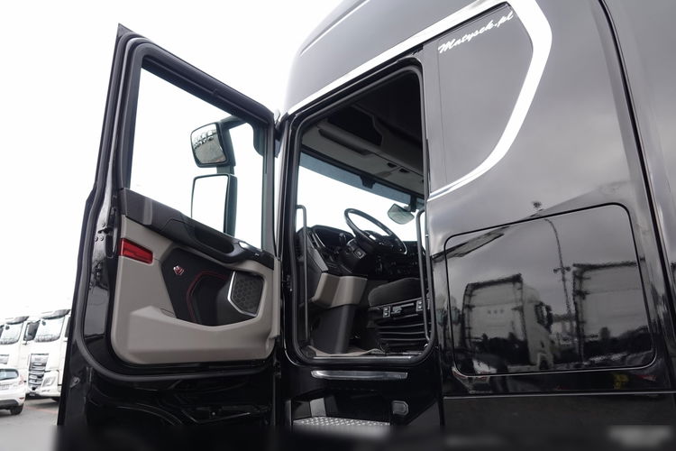 Scania S 520 / V8 / RETARDER / CAŁA NA PODUSZKACH / KLIMA POSTOJOWA / BOGATE WYPOSAŻENIE / PO KONTRAKCIE SERWISOWYM zdjęcie 23