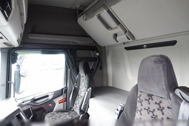 Scania S 520 / V8 / RETARDER / CAŁA NA PODUSZKACH / KLIMA POSTOJOWA / BOGATE WYPOSAŻENIE / PO KONTRAKCIE SERWISOWYM zdjęcie 26