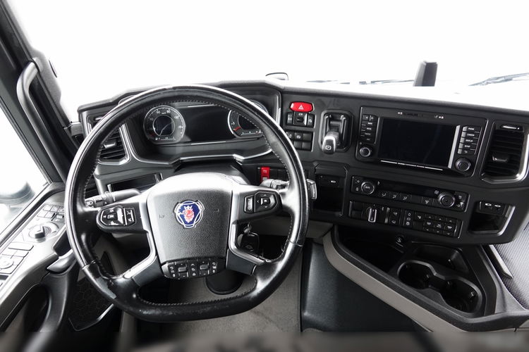 Scania S 520 / V8 / RETARDER / CAŁA NA PODUSZKACH / KLIMA POSTOJOWA / BOGATE WYPOSAŻENIE / PO KONTRAKCIE SERWISOWYM zdjęcie 30