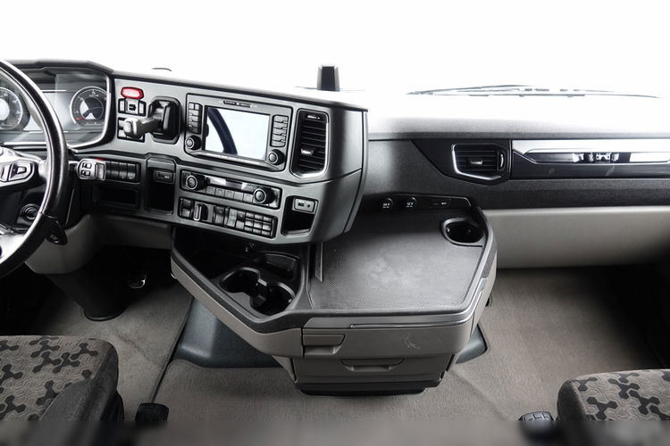 Scania S 520 / V8 / RETARDER / CAŁA NA PODUSZKACH / KLIMA POSTOJOWA / BOGATE WYPOSAŻENIE / PO KONTRAKCIE SERWISOWYM zdjęcie 32