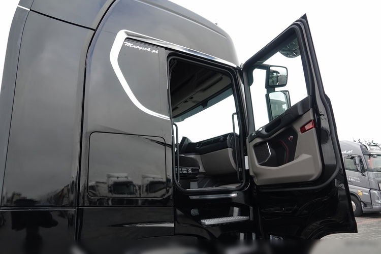 Scania S 520 / V8 / RETARDER / CAŁA NA PODUSZKACH / KLIMA POSTOJOWA / BOGATE WYPOSAŻENIE / PO KONTRAKCIE SERWISOWYM zdjęcie 37