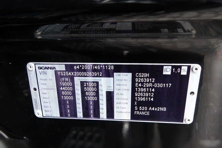 Scania S 520 / V8 / RETARDER / CAŁA NA PODUSZKACH / KLIMA POSTOJOWA / BOGATE WYPOSAŻENIE / PO KONTRAKCIE SERWISOWYM zdjęcie 38