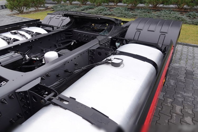 Volvo FH 500 / I-SAVE / XXL / KLIMA POSTOJOWA / NOWY MODEL / OPONY 100 % / PO ZŁOTYM KONTRAKCIE SERWISOWYM zdjęcie 13