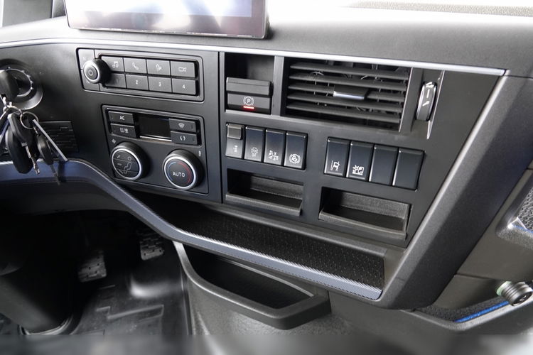 Volvo FH 500 / I-SAVE / XXL / KLIMA POSTOJOWA / NOWY MODEL / OPONY 100 % / PO ZŁOTYM KONTRAKCIE SERWISOWYM zdjęcie 31