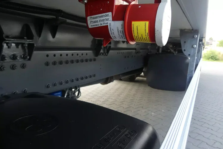 DAF CF 370 / 6x2 / CHŁODNIA 9.50 + WINDA / EURO 6 / zdjęcie 20