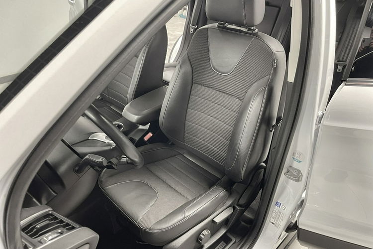 Ford Kuga 2.0TDCi 180KM TITANIUM PLUS Klimatronic Navi Alu KEYLESSGO Niemiec zdjęcie 23