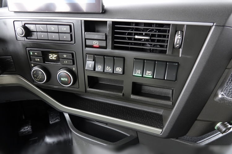 Volvo FH 500 / XXL / I-SAVE / LOWDECK / MEGA / KLIMA POSTOJOWA / PO ZŁOTYM KONTRAKCIE SERWISOWYM zdjęcie 28