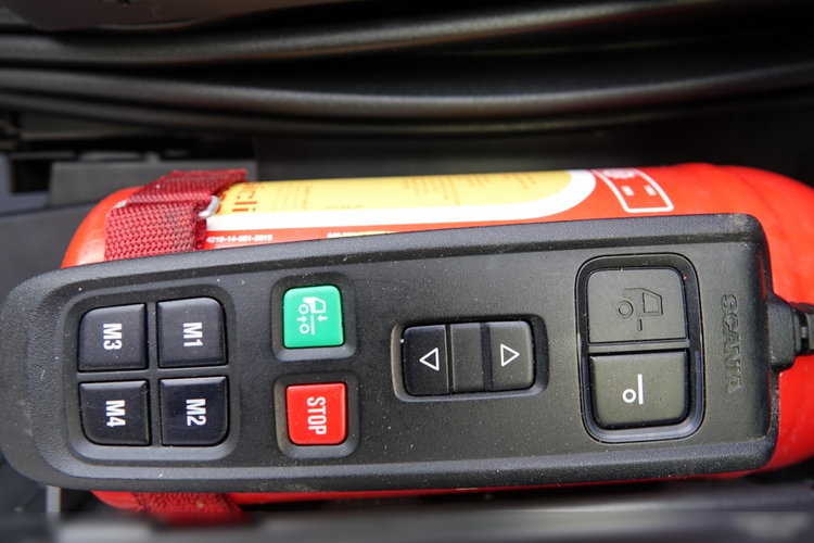 Scania G 320 / 6x2 / FIRANKA- 9 M / + WINDA ZAŁADOWCZA / EURO 6 / oś skrętna i podnoszona / BARDZO MOCNA PODŁOGA SZYNA-DESKA  zdjęcie 35