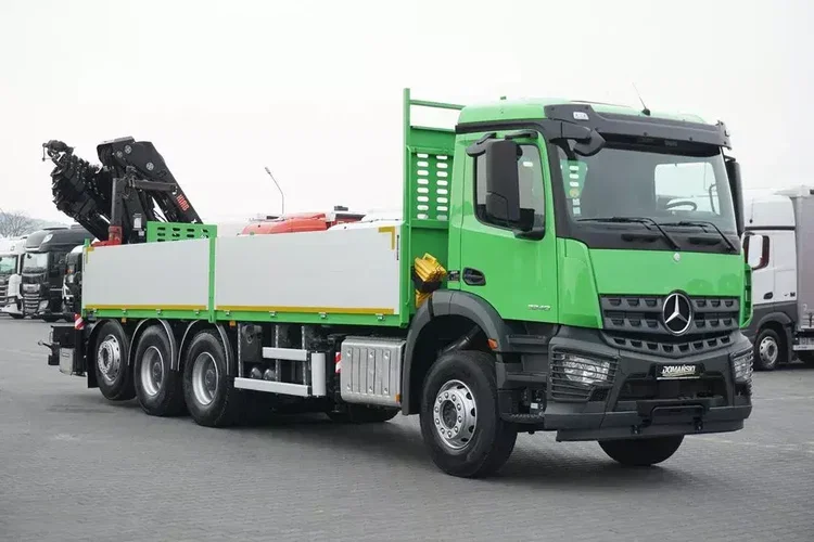 Mercedes AROCS / 3240 / 8 X 4 / TRIDEM / SKRZYNIOWY + HDS / HIAB 262 E – 7 / WYS. 19 M zdjęcie 10