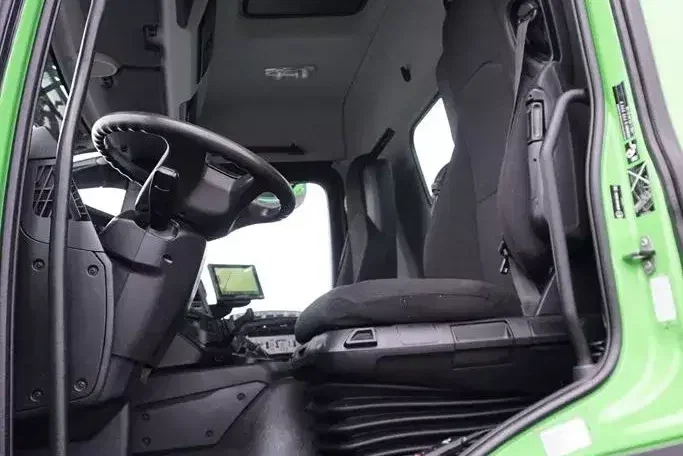 Mercedes AROCS / 3240 / 8 X 4 / TRIDEM / SKRZYNIOWY + HDS / HIAB 262 E – 7 / WYS. 19 M zdjęcie 7