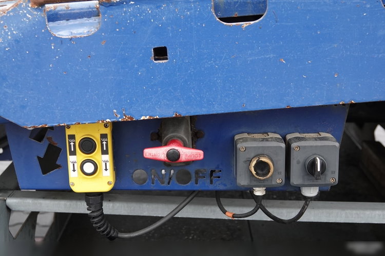 Volvo FM 410 / 6x2 / LAWETA + HDS EFFER 170 / STEROWANIE RADIOWE / OŚ PODNOSZONA / 3 OSIOWY / NAJAZDY HYDRAULICZNE / EURO 6 / WCIĄGARKA + PILOT  zdjęcie 21