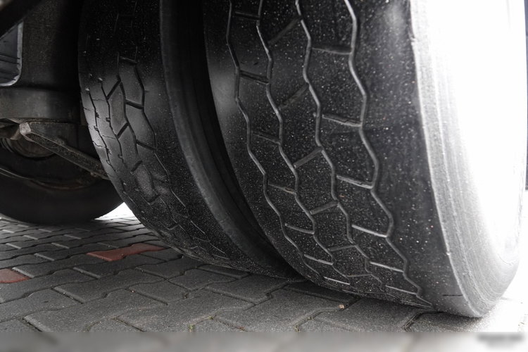 Volvo FM 410 / 6x2 / LAWETA + HDS EFFER 170 / STEROWANIE RADIOWE / OŚ PODNOSZONA / 3 OSIOWY / NAJAZDY HYDRAULICZNE / EURO 6 / WCIĄGARKA + PILOT  zdjęcie 24