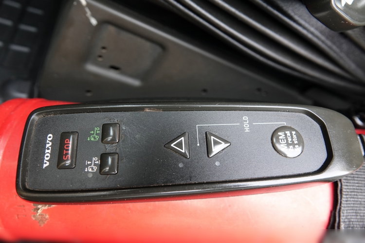 Volvo FM 410 / 6x2 / LAWETA + HDS EFFER 170 / STEROWANIE RADIOWE / OŚ PODNOSZONA / 3 OSIOWY / NAJAZDY HYDRAULICZNE / EURO 6 / WCIĄGARKA + PILOT  zdjęcie 28