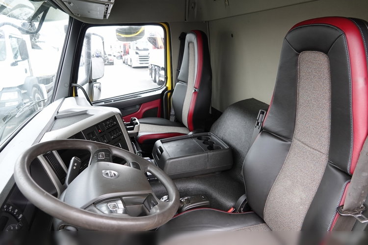 Volvo FM 410 / 6x2 / LAWETA + HDS EFFER 170 / STEROWANIE RADIOWE / OŚ PODNOSZONA / 3 OSIOWY / NAJAZDY HYDRAULICZNE / EURO 6 / WCIĄGARKA + PILOT  zdjęcie 29
