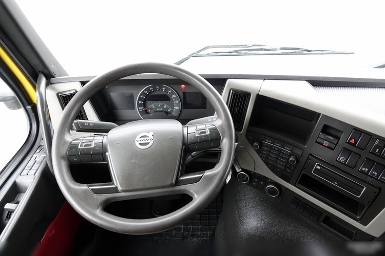 Volvo FM 410 / 6x2 / LAWETA + HDS EFFER 170 / STEROWANIE RADIOWE / OŚ PODNOSZONA / 3 OSIOWY / NAJAZDY HYDRAULICZNE / EURO 6 / WCIĄGARKA + PILOT  zdjęcie 32