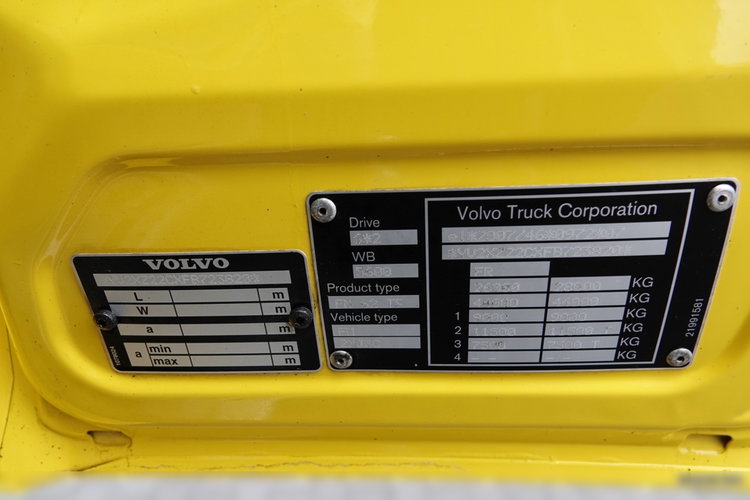 Volvo FM 410 / 6x2 / LAWETA + HDS EFFER 170 / STEROWANIE RADIOWE / OŚ PODNOSZONA / 3 OSIOWY / NAJAZDY HYDRAULICZNE / EURO 6 / WCIĄGARKA + PILOT  zdjęcie 39