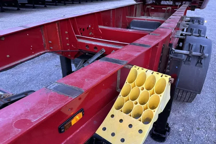 Schmitz 33m Waga: 5700kg Ład.: 30300kg Góra: alu Dół: stal zdjęcie 13