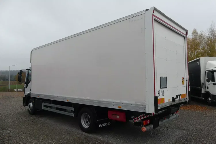 Iveco EURO CARGO 140-190L / KONTENER 6.90 + WINDA / EURO 6 / NISKI PRZEBIEG / zdjęcie 4