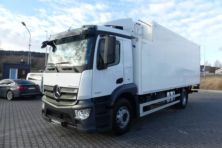Mercedes ANTOS 1830 / CHŁODNIA + WINDA / PRZEBIEG 80 TYS KM / zdjęcie 1