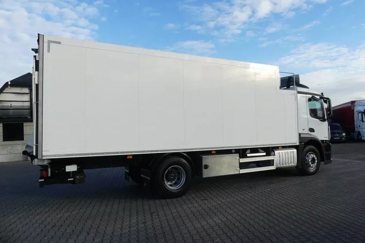 Mercedes ANTOS 1830 / CHŁODNIA + WINDA / PRZEBIEG 80 TYS KM / zdjęcie 13