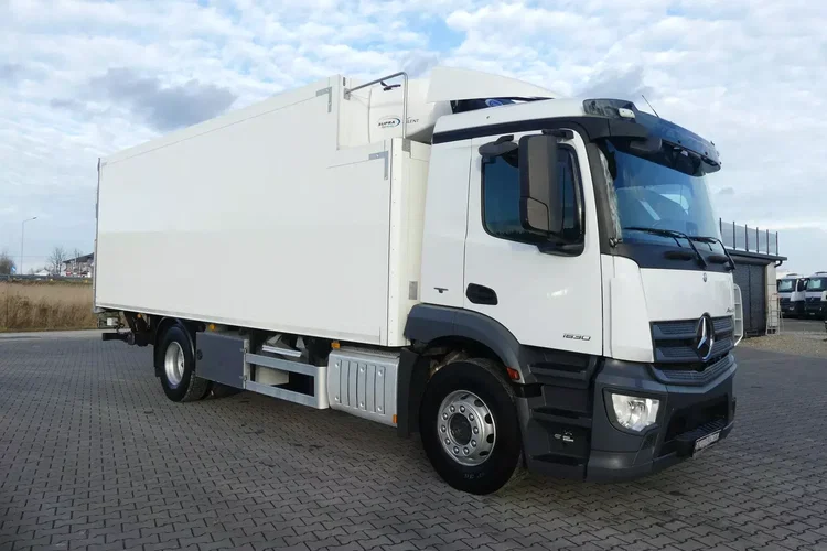 Mercedes ANTOS 1830 / CHŁODNIA + WINDA / PRZEBIEG 80 TYS KM / zdjęcie 14