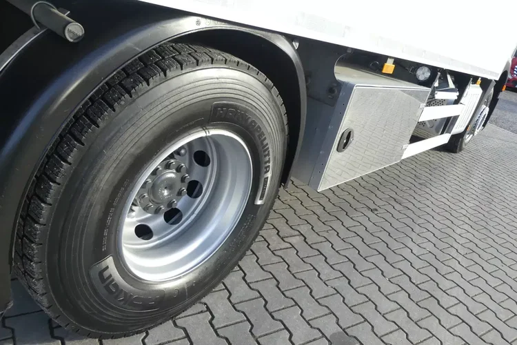 Mercedes ANTOS 1830 / CHŁODNIA + WINDA / PRZEBIEG 80 TYS KM / zdjęcie 18