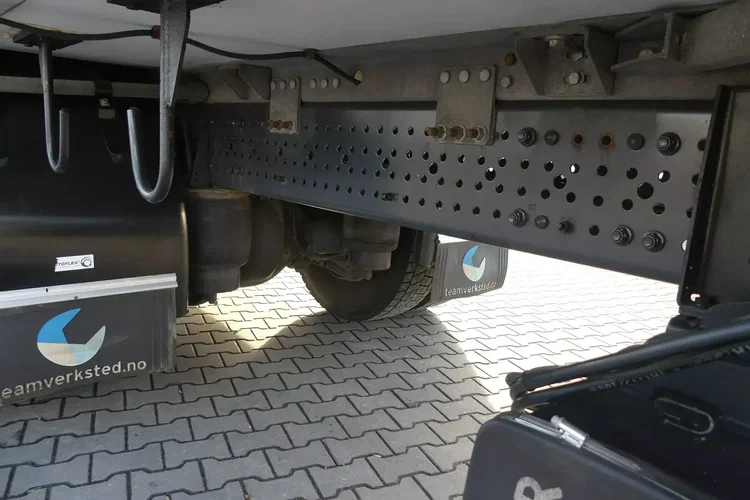 Mercedes ANTOS 1830 / CHŁODNIA + WINDA / PRZEBIEG 80 TYS KM / zdjęcie 19