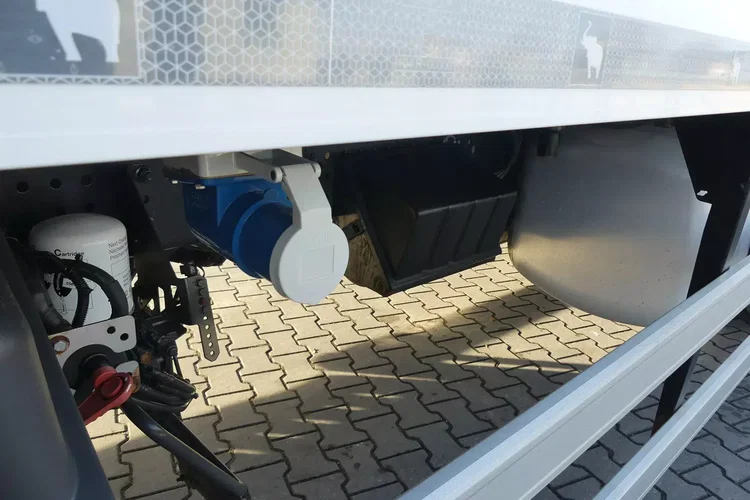 Mercedes ANTOS 1830 / CHŁODNIA + WINDA / PRZEBIEG 80 TYS KM / zdjęcie 21