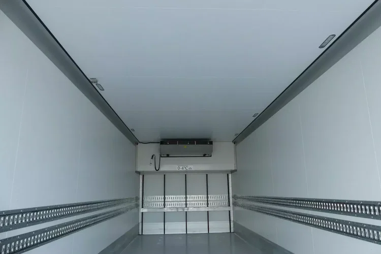 Mercedes ANTOS 1830 / CHŁODNIA + WINDA / PRZEBIEG 80 TYS KM / zdjęcie 25