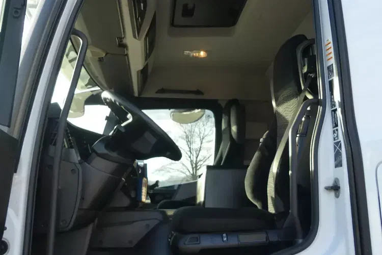 Mercedes ANTOS 1830 / CHŁODNIA + WINDA / PRZEBIEG 80 TYS KM / zdjęcie 30