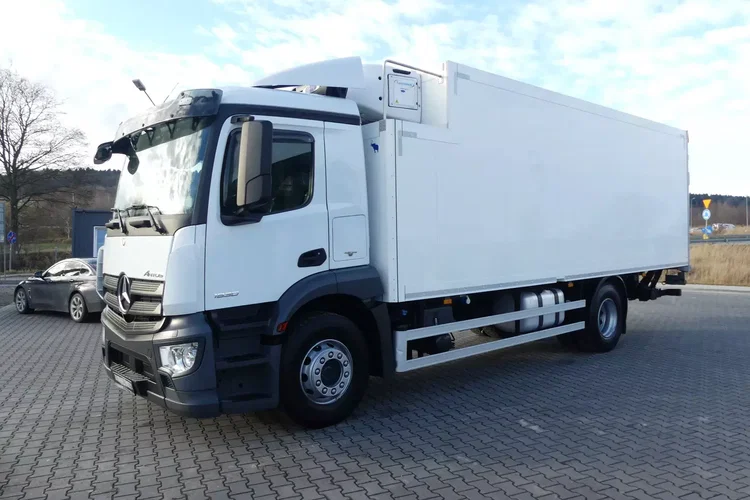 Mercedes ANTOS 1830 / CHŁODNIA + WINDA / PRZEBIEG 80 TYS KM / zdjęcie 4