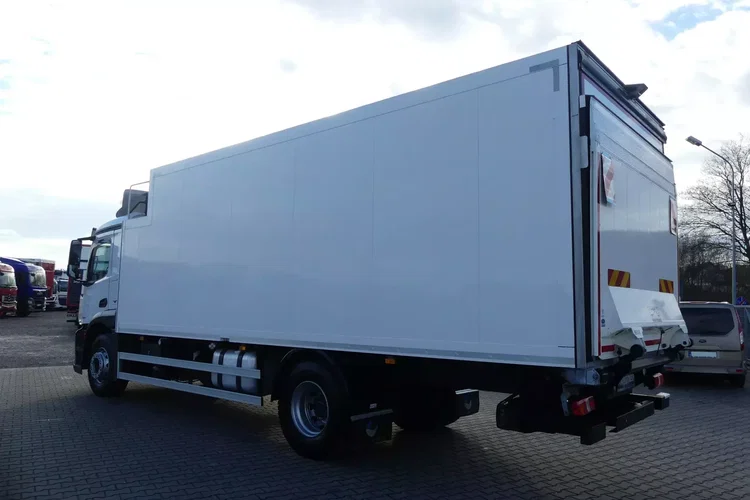 Mercedes ANTOS 1830 / CHŁODNIA + WINDA / PRZEBIEG 80 TYS KM / zdjęcie 6