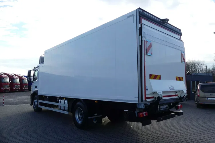 Mercedes ANTOS 1830 / CHŁODNIA + WINDA / PRZEBIEG 80 TYS KM / zdjęcie 7