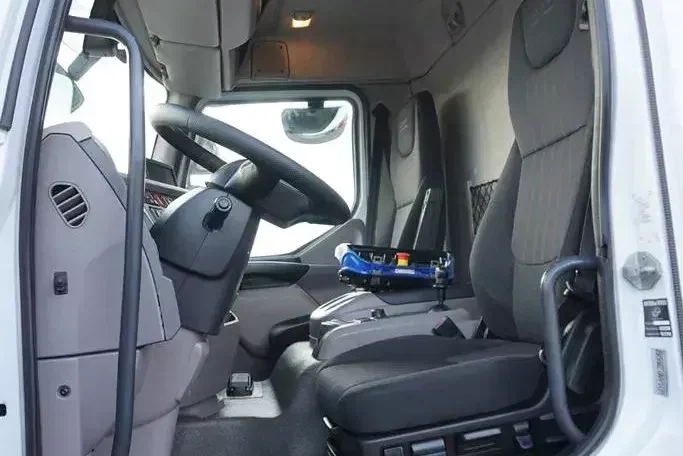 DAF LF / 320 / ACC / SKRZYNIOWY + HDS / HMF 1820 K 5 / WYS. 14.9 M / DŁ . 7, 5 M zdjęcie 9