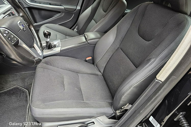 Volvo V60 Cross 2.0 D 163KM Momentum Navigacja. zdjęcie 11