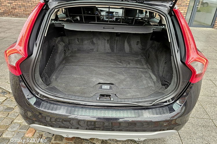 Volvo V60 Cross 2.0 D 163KM Momentum Navigacja. zdjęcie 17