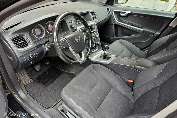 Volvo V60 Cross 2.0 D 163KM Momentum Navigacja. zdjęcie 7