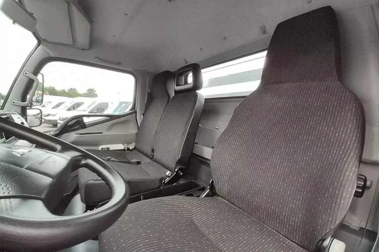 Mitsubishi Canter 7C18 3.0/150 KM Skrzyniowy Automat Klima zdjęcie 21