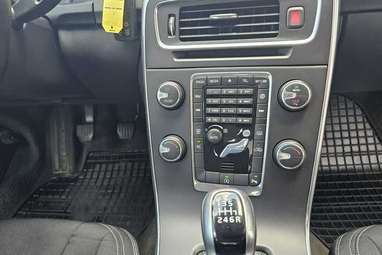Volvo S60 , bogate wyposażenie, zadbany zdjęcie 17