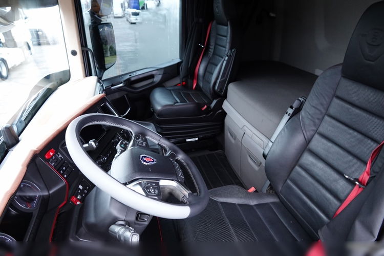Scania S 580 / V8 / RETARDER / HYDRAULIKA /CAŁA NA PODUSZKACH / SKÓRY / NOWY MODEL / PO KONTRAKCIE SERWISOWYM  zdjęcie 24